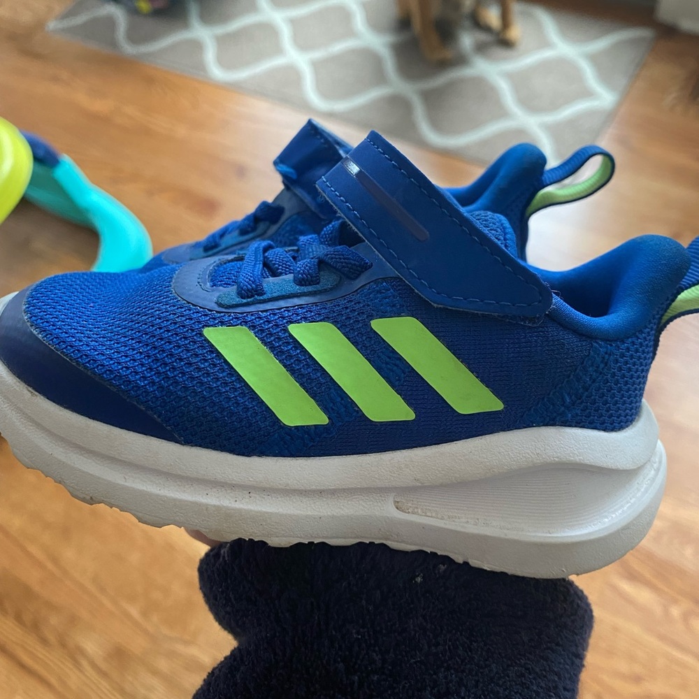 Toddler adidas gym shoe